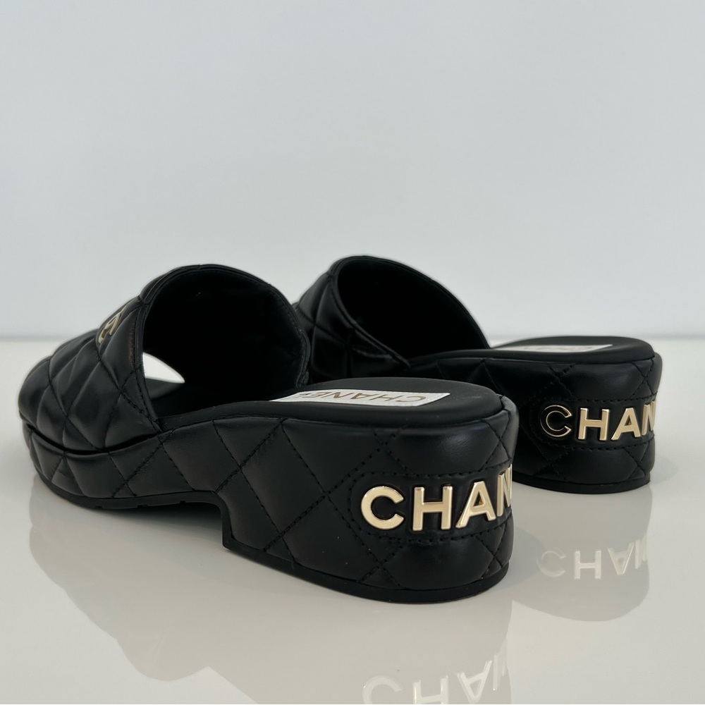 CHANEL 23C BLACK LEATHER PLATFORM SLIDE SANDALS SIZE IT 38 / US 8 - Picture 8 of 15